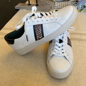 Michael Kors Irving Side-Striped Lace-Up Sneakers. Green details. Size 7
